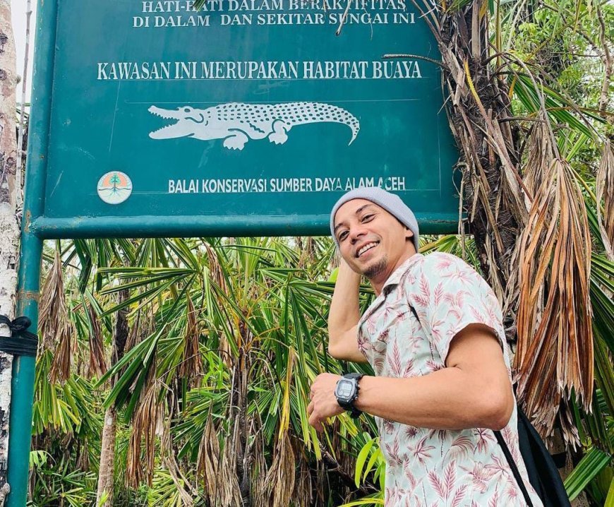 Gerombolan Paus ‘Sambut’ Fauzi Baadilla Saat Healing di Pulau Banyak