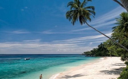 Bermanja di Pantai Sumur Tiga