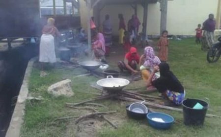 Mengintip Tradisi Masak Bubur Nasi Massal di Kuala Leuge