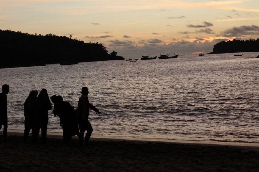 Sunset di Pantai Panorama Calang